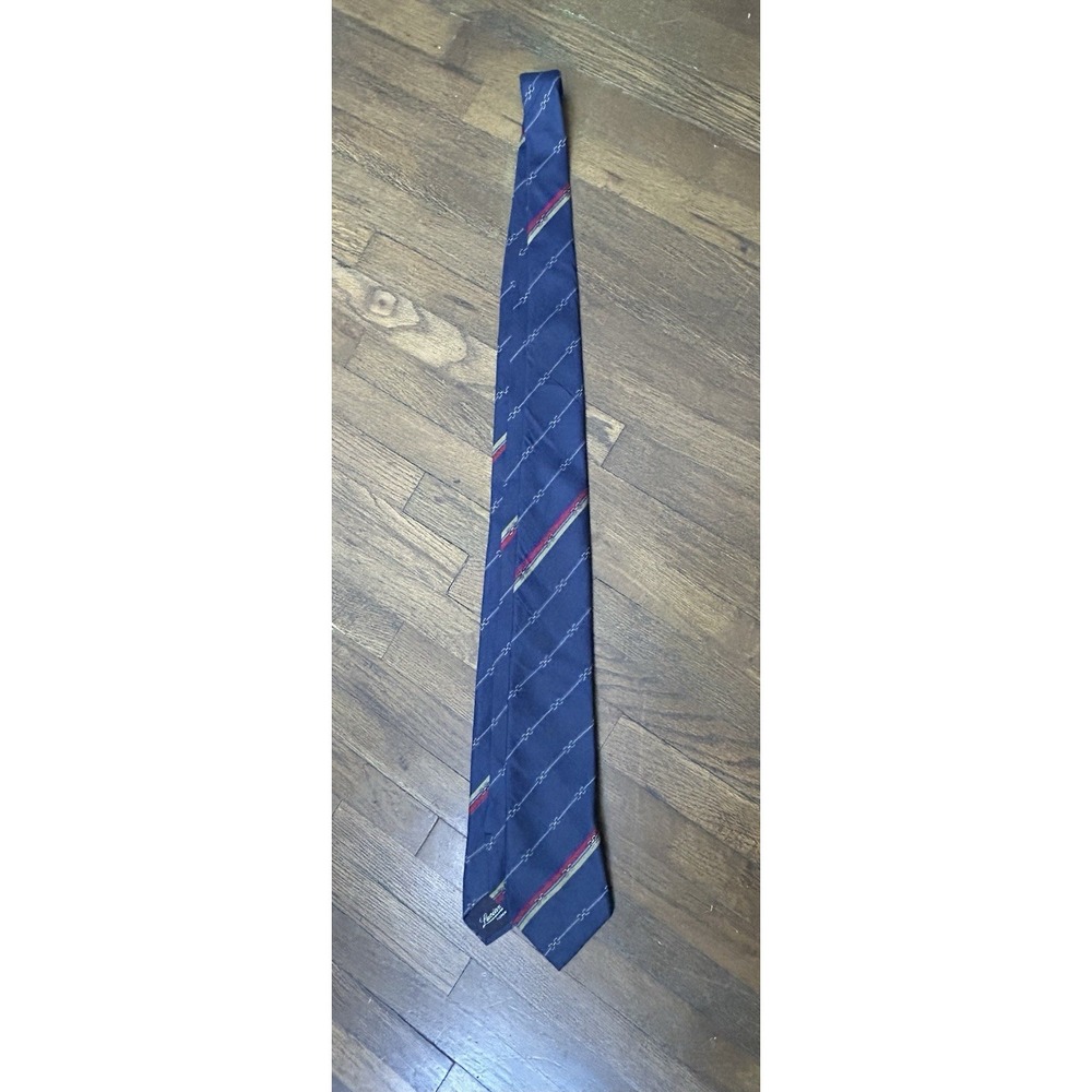Luciano necktie is crafted from 100% silk and made in Florence, Italy Horse Bit